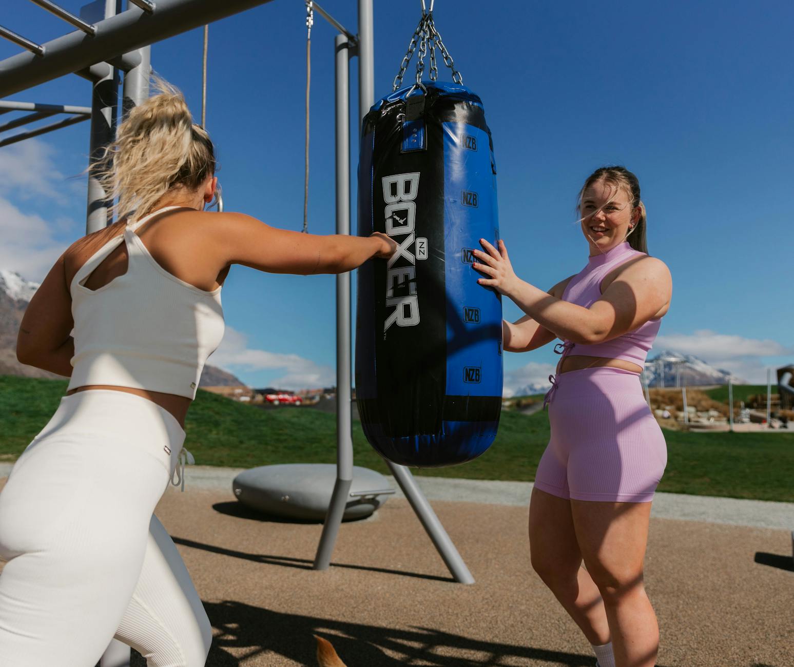 Progressiv överbelastning hemma – så blir du starkare utan gym — Träning